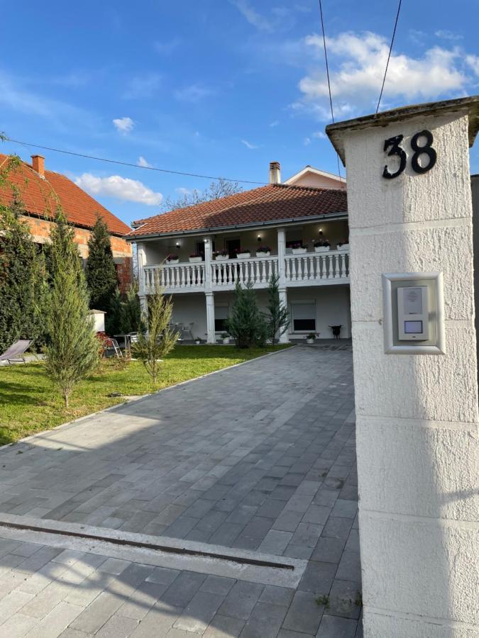 Airport Apartment Belgrád Kültér fotó